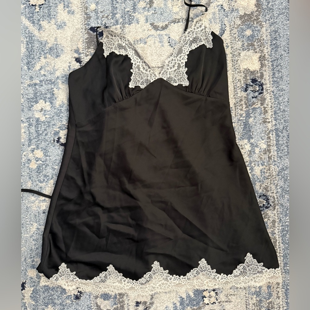 Elegant Black Lace Trim Nightgown
